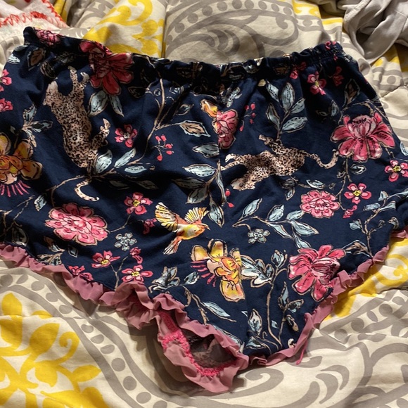 Cheetah bed shorts - Picture 3 of 3